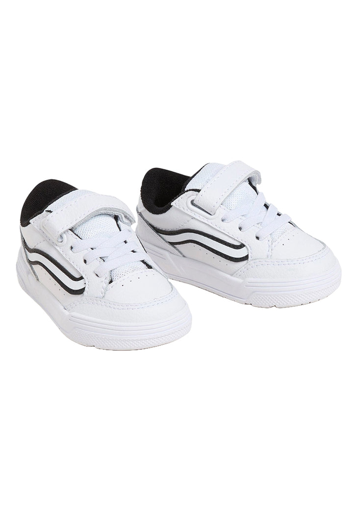 Chaussures blanches pour nouveau-nés