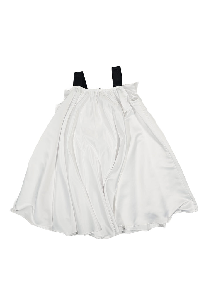 Weißes Kleid für kleines Mädchen
