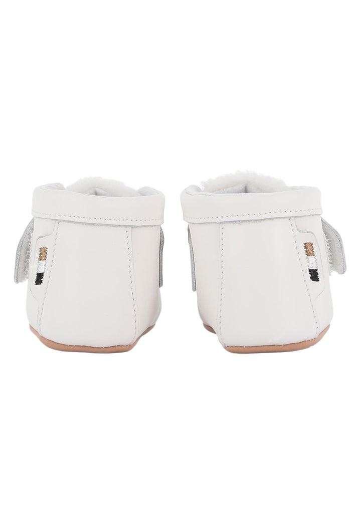 Scarpe crema per neonato