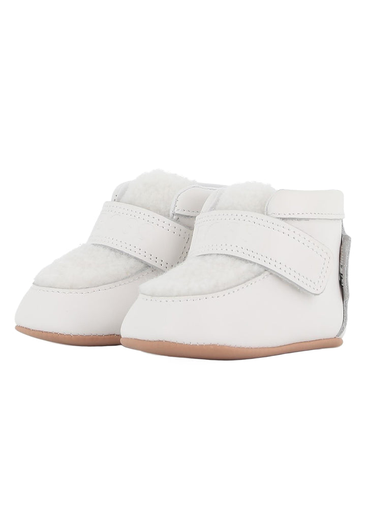 Scarpe crema per neonato