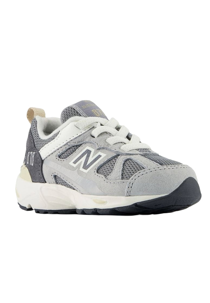 Scarpe grigie per neonato