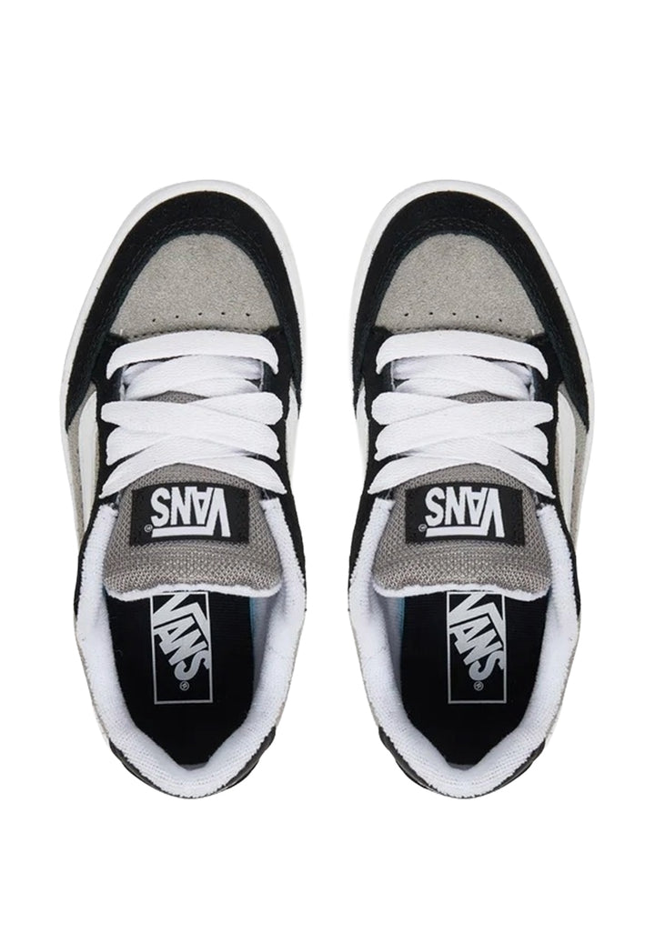 Scarpe grigie per neonato